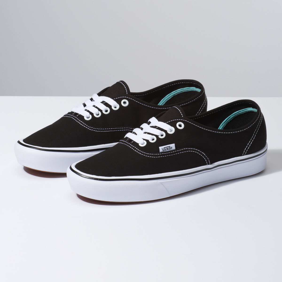 Compra Tenis Cl sicos Negros Comfycush Authentic en Vans Colombia