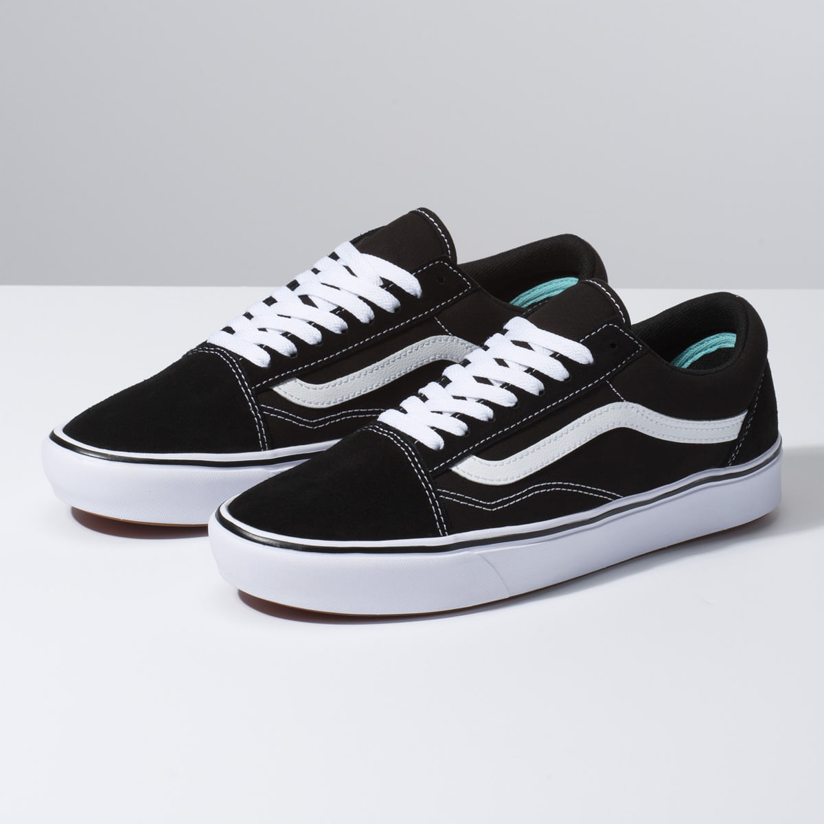 Compra Tenis Clásicos Negros Comfycush Old Skool en Vans Colombia Tienda  Oficial - Vans