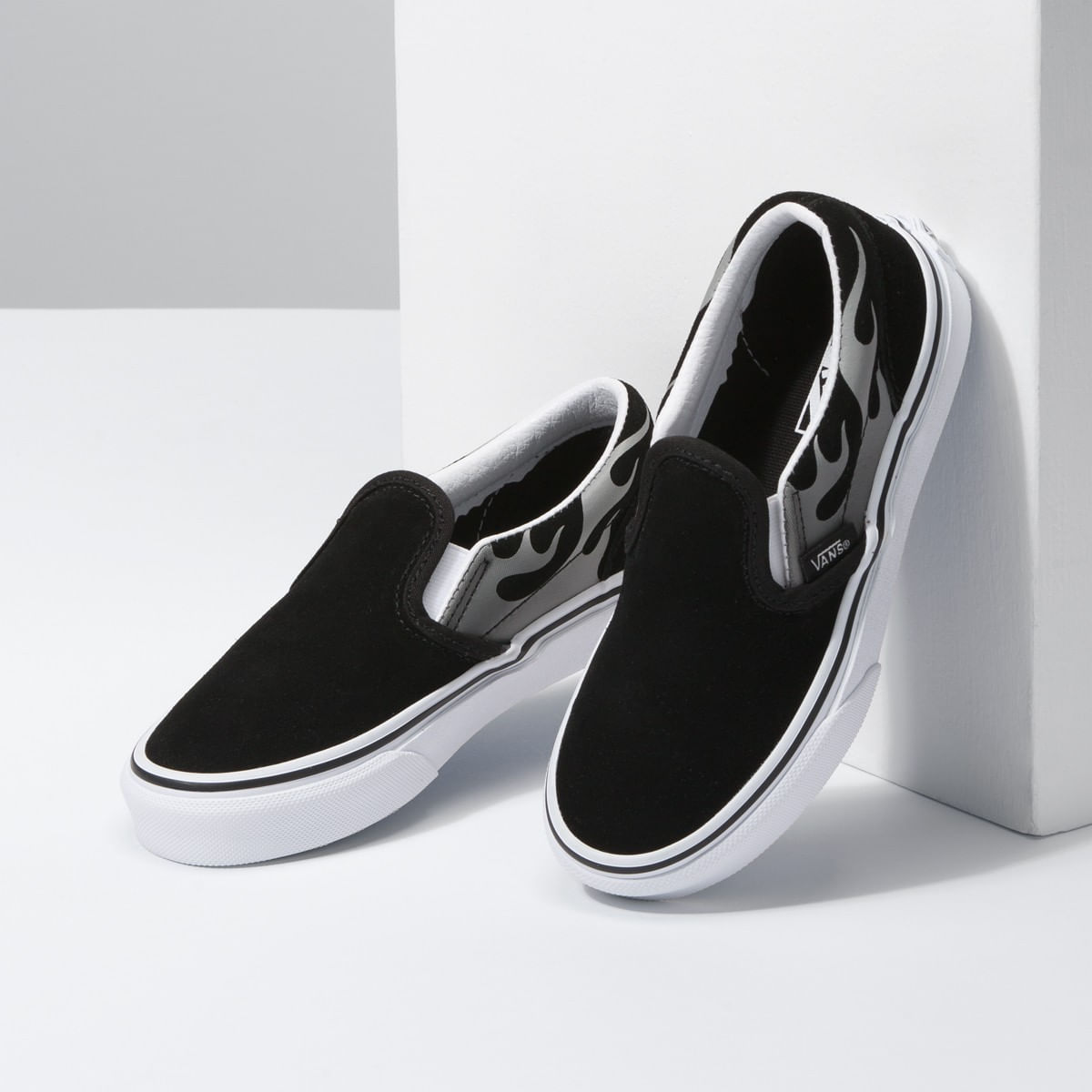 Compra Classic SlipOn Suede Flame Black/True