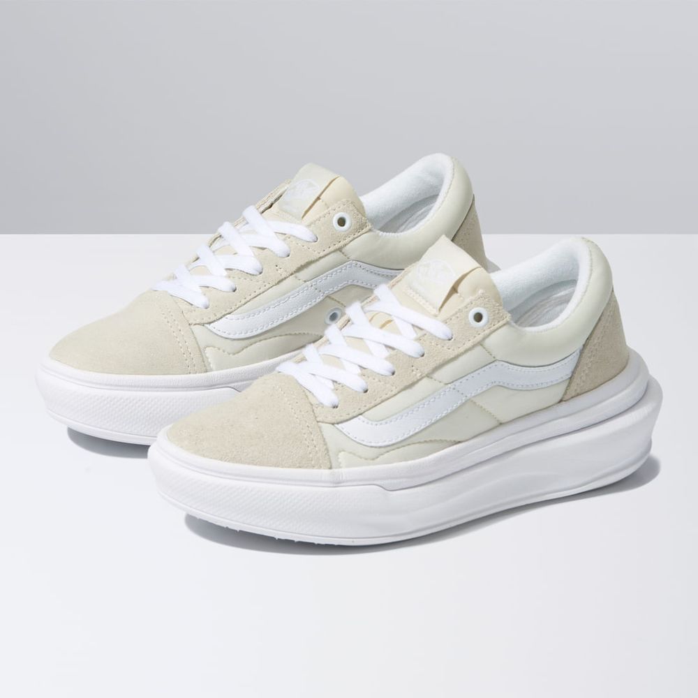 Tenis-Clasicos-Blancos-Old-Skool-Overt-Cc-Mujer-Vans