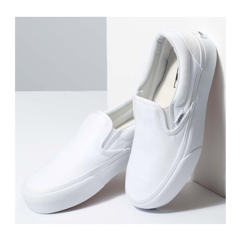Tenis-Clasicos-De-Plataforma-Blancos-Slip-On-Mujer-Vans