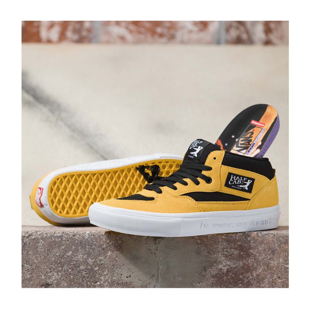 Tenis-Skate-Amarillos-Half-Cab-Bruce-Lee-Hombre-Vans