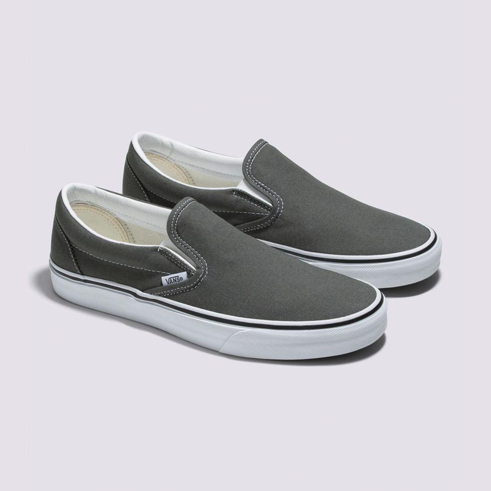 Tenis-Grises-Clasicos-Slip-On-Charcoal-Canvas-Vans