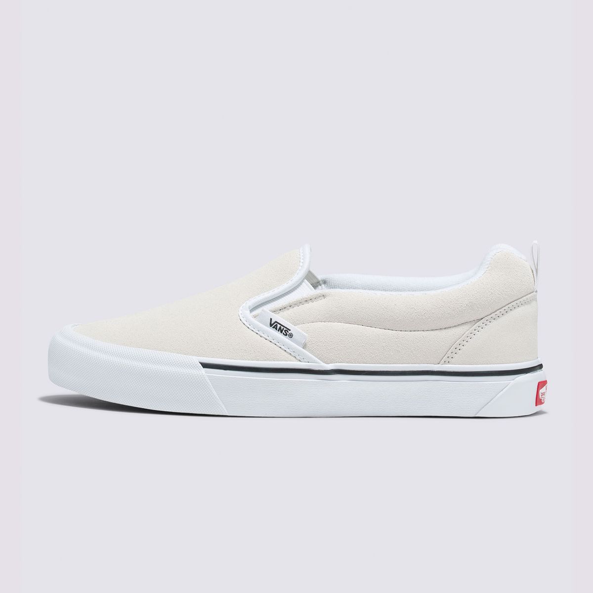 De velcro o slip on: siete zapatillas blancas sin cordones que combinan  comodidad y estilo
