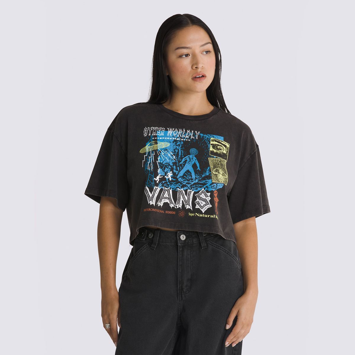 Compra Camiseta Corta Negra Super Natural Relax Crop Mujer en Vans Colombia Tienda Oficial Vans